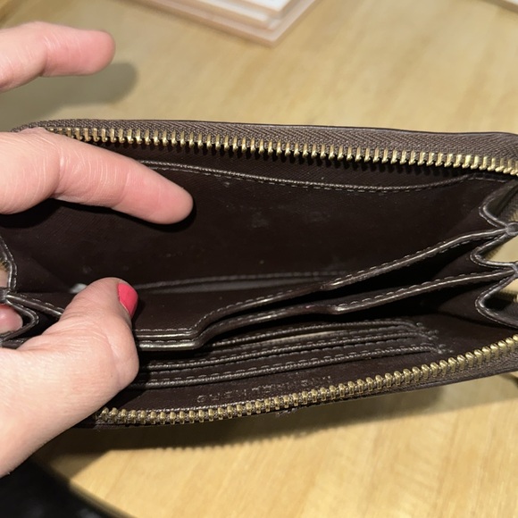 ⭐️SOLD⭐️ Michael Kors Brown and Gold Wallet with Removable Wrist Strap - Picture 12 of 13